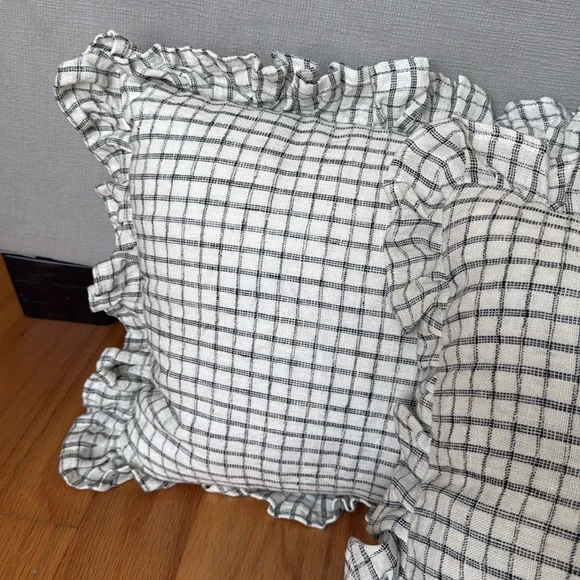 Frontgate Ruffled Pillows - 20” x 14” - Picture 7 of 16